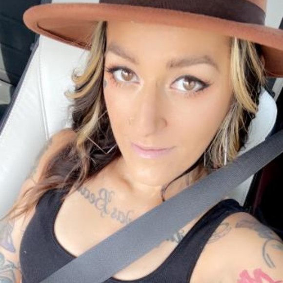 Meet your Posher, Madison - Picture 1 of 1